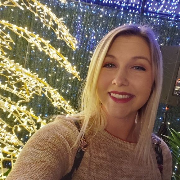 Meet your Posher, Dani - Picture 1 of 1